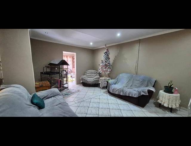 3 BEDROOM HOUSE FOR SALE IN VAN DYK PARK